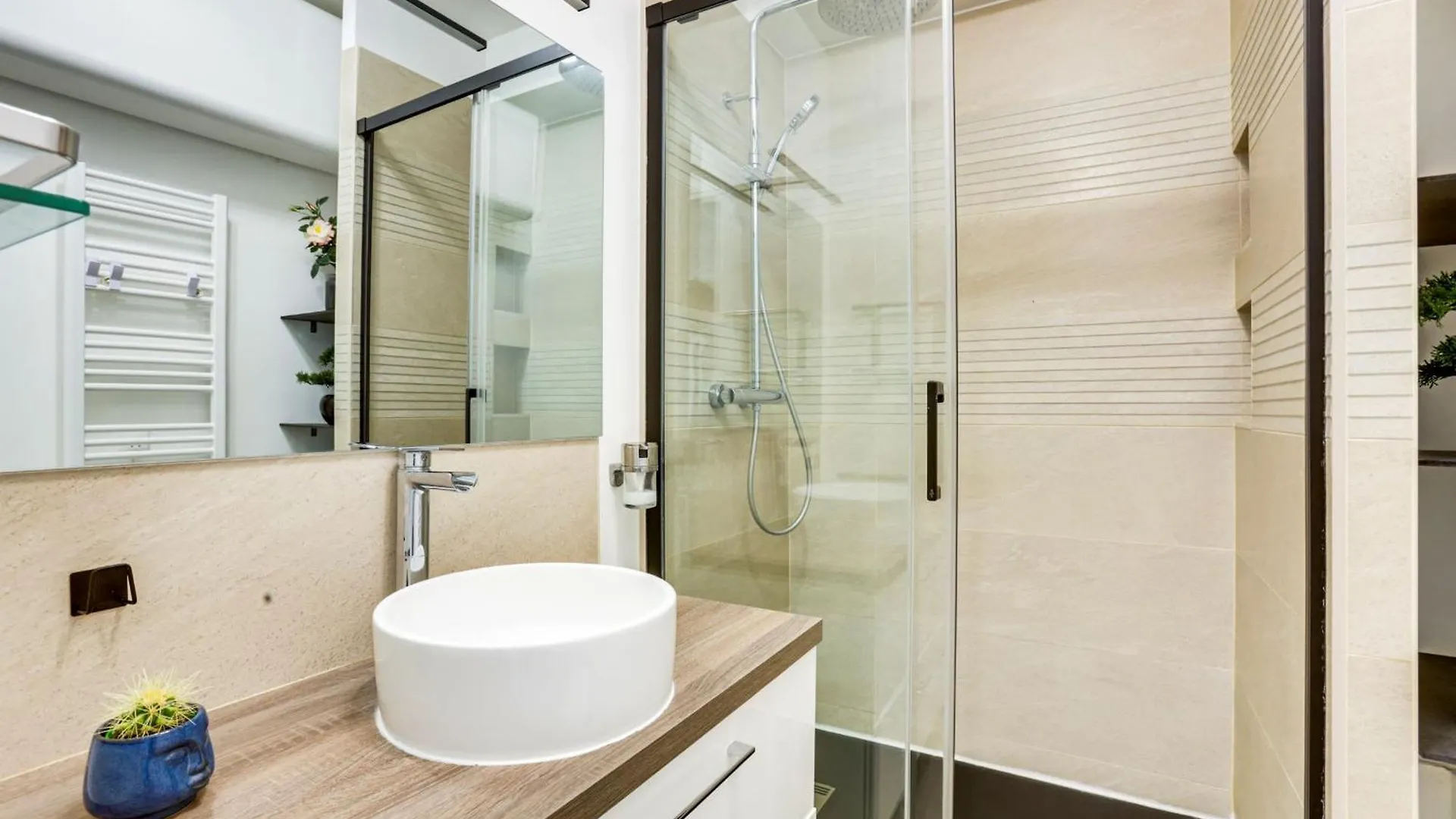 Montmartre & Sacre-Coeur - 2Br - Cityapartmentstay Paryż