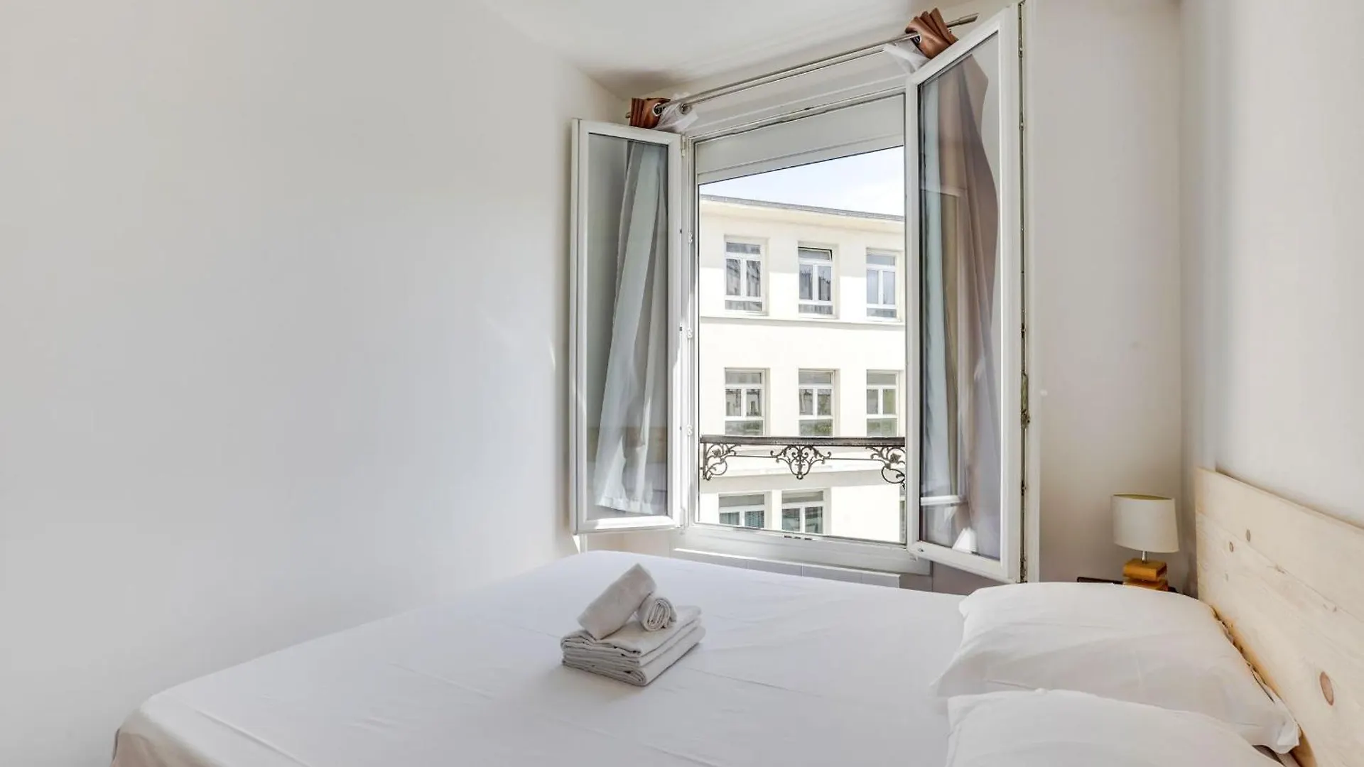 Montmartre & Sacre-Coeur - 2Br - Cityapartmentstay Paris France