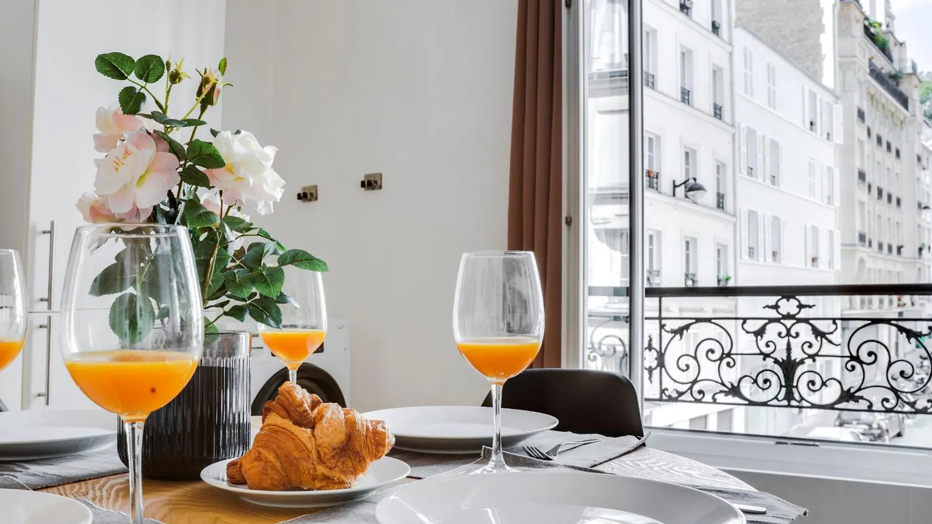 Montmartre & Sacre-Coeur - 2Br - Cityapartmentstay Paris 0*,  France